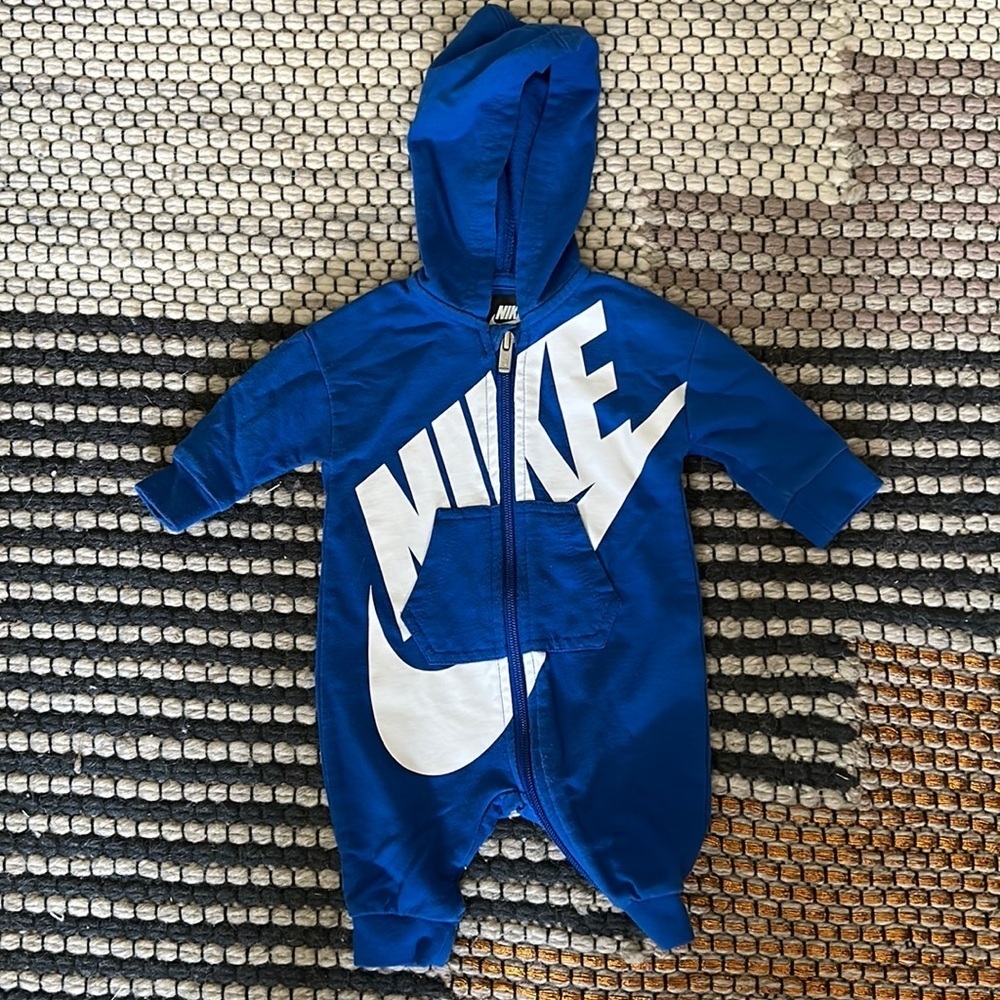 Nike zip Front Hooded Jumpsuit. Size 3‎ mo